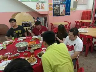 HOONG YOK THAI & CHINESE SEAFOOD RESTAURANT