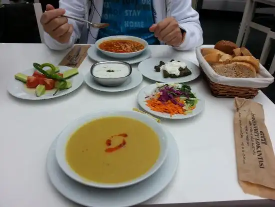 Izmir Girit Lokantasi'nin yemek ve ambiyans fotoğrafları 3
