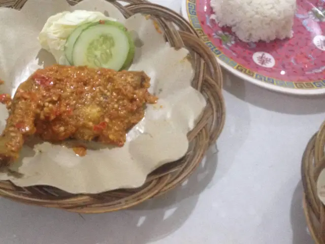 Gambar Makanan Ayam Gepuk Sambal Bawang Pak Gembus 8