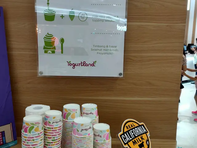 Gambar Makanan Yogurtland 19