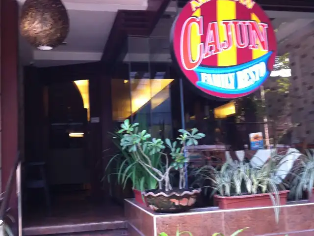 Light Cafe By Cajun Food Photo 10