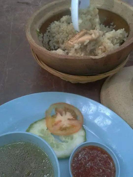 Nasi ayam claypot bawah pokok