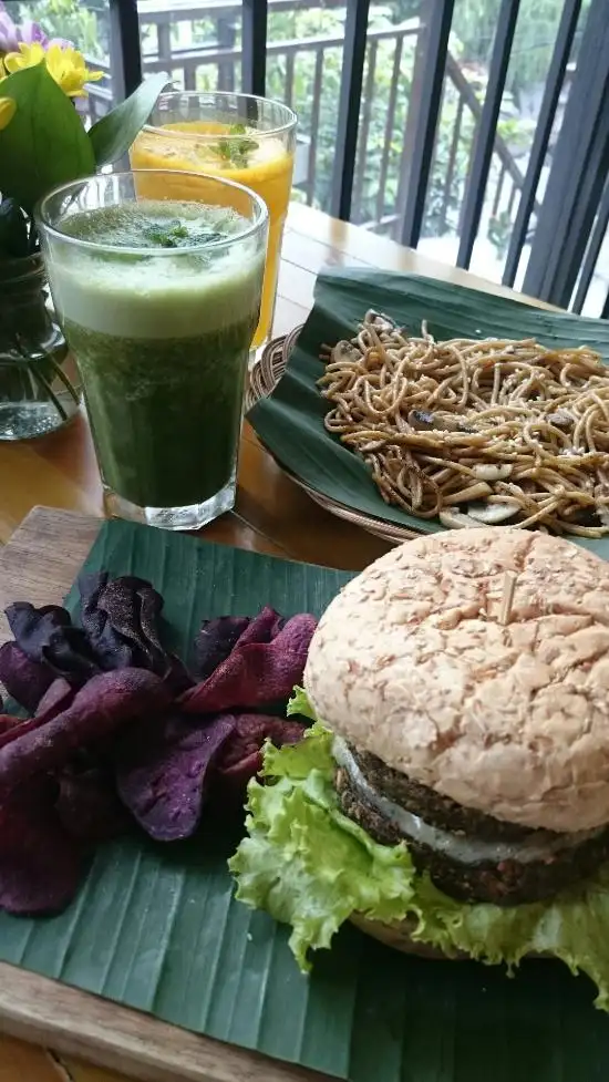 Gambar Makanan Burgreens Eat & Go at Organik Klub 18