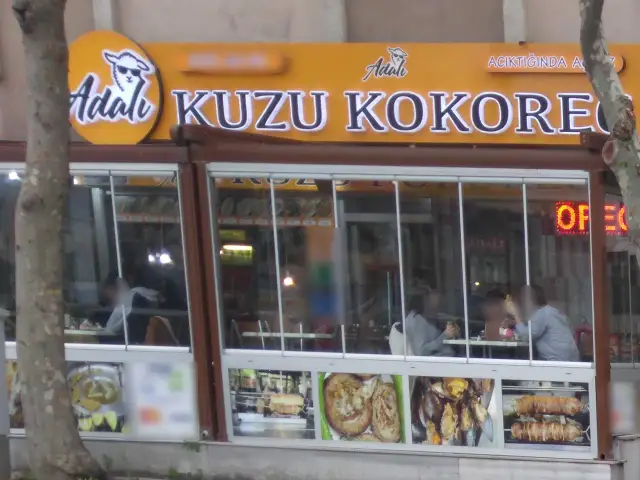 Adalı Kuzu Kokoreç'nin yemek ve ambiyans fotoğrafları 3