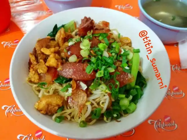 Gambar Makanan Bakmi Akuet Taman Modern 9