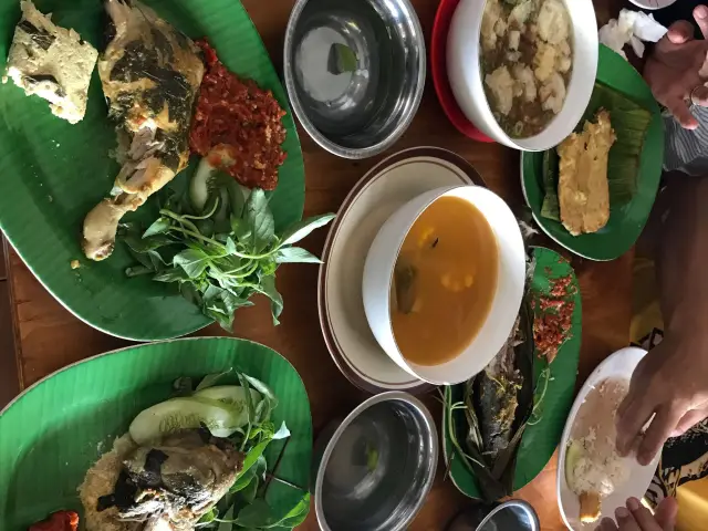 Gambar Makanan Pecel Lele Ibu Lastri 6