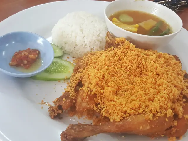 Gambar Makanan Ayam Goreng Karawaci 5