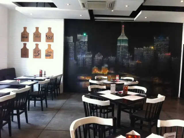Gambar Makanan D'llyst Restaurant & Cafe 10