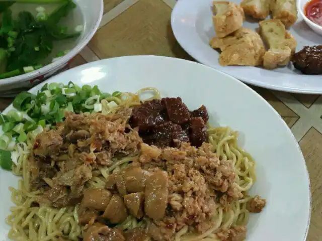 Gambar Makanan Bakmi Aloi 13