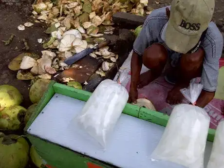 Gambar Makanan Es Kelapa Muda Pak Wahyu 3