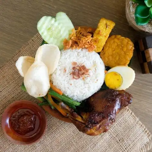 Gambar Makanan Nasi Kuning LILY, MERAPI, Depan Salon Akhim 13