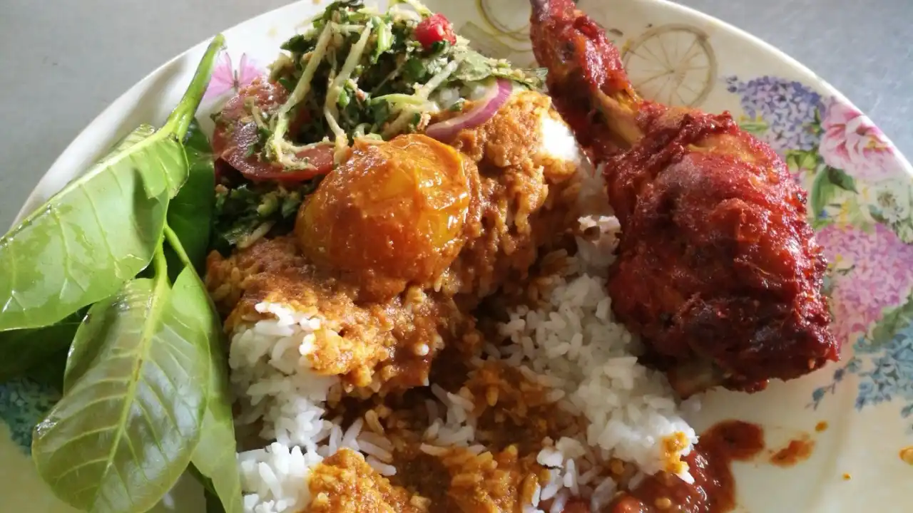 Pokok Buluh Ikan Bakar Nasi Berlauk