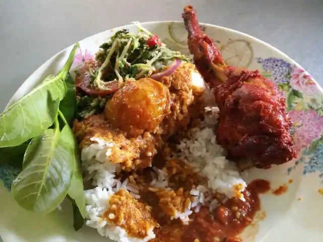 Pokok Buluh Ikan Bakar Nasi Berlauk