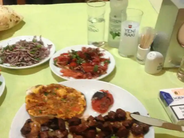 Öz Adana Ocakbaşı - Azizin Yeri'nin yemek ve ambiyans fotoğrafları 1