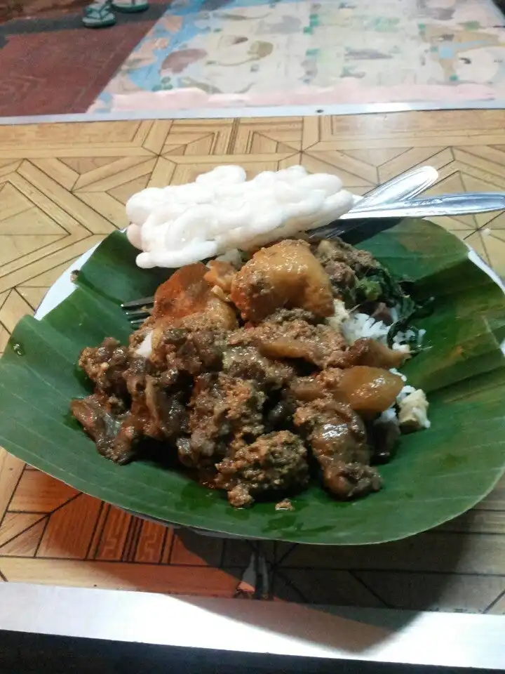 Gudeg Ceker & Koyor Tamansari "Bu Sum"