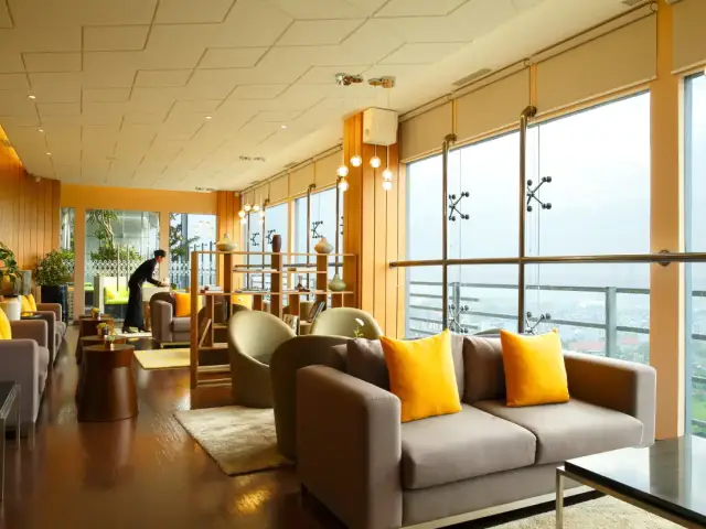 Gambar Makanan Sky Lounge 15 - Hotel Santika Premiere ICE BSD 2