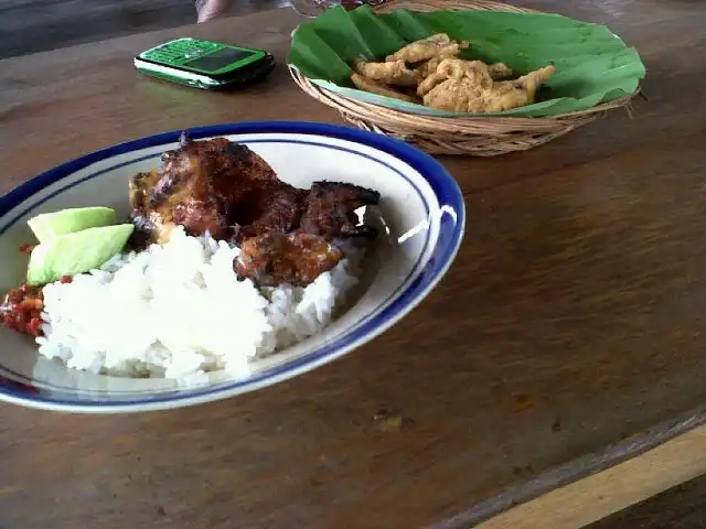 Gambar Makanan Warung Makan Khas Pedesaan 3