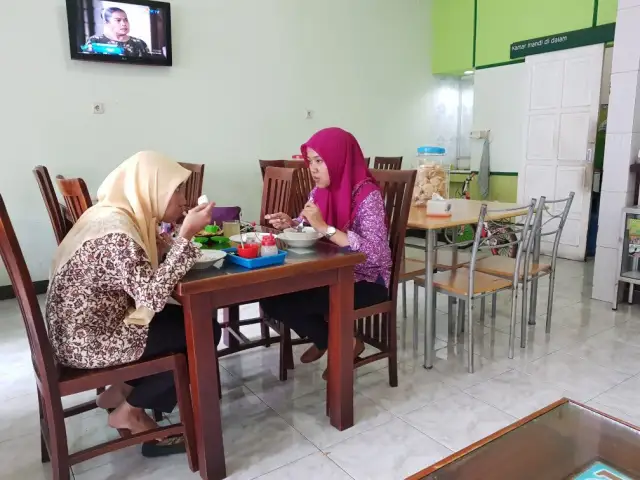 Gambar Makanan Sop Buntut & Es Teler Jeng Sri 3