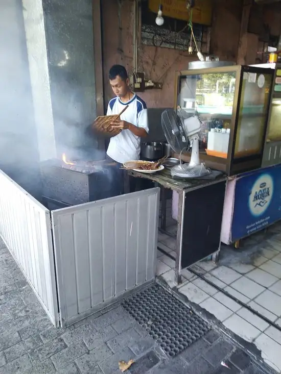 Gambar Makanan Sate Kambing Tambaksegaran 10