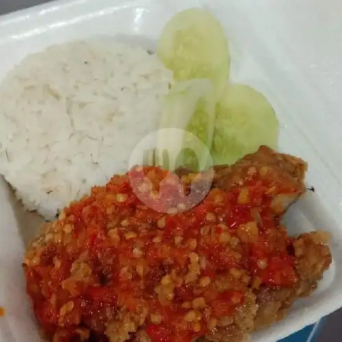 Gambar Makanan Ayam Geprek Warung Mak Kembar, Jalan Amal 1