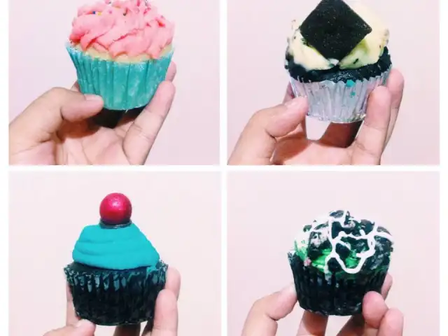 Blushing Cupcakes Food Photo 10