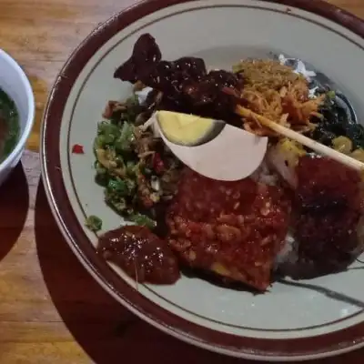 Warung Mek Sri (Nasi Be Genyol) Dauh Pala, Tabanan