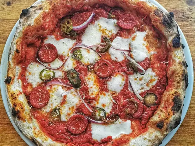 Azzurro Pizza Napoletana'nin yemek ve ambiyans fotoğrafları 4