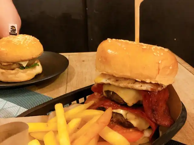 ANC Burger Food Photo 2