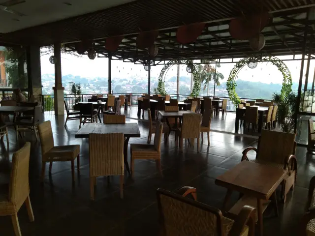 Gambar Makanan Bukit Gumati Resto - Bukit Gumati Batutulis Hotel 5