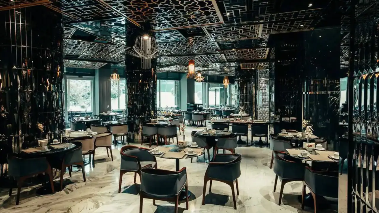 Fanus Restoran - The Elysium Hotel