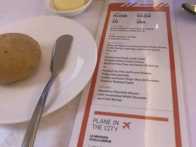 Plane In The City Food Photo 15
