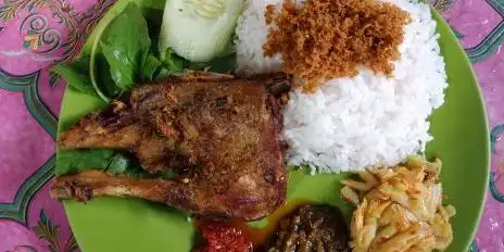 Nasi Bebek Sinjaye, Sultan Adam