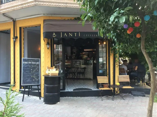 Janti Coffee & Sandwich'nin yemek ve ambiyans fotoğrafları 2