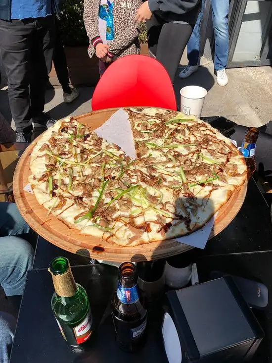 The Upper Crust Pizzeria'nin yemek ve ambiyans fotoğrafları 12