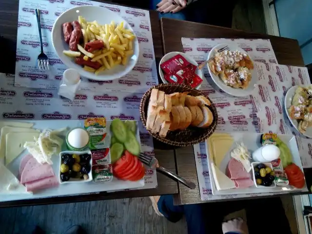 Islamoğlu Pastane ve Cafe'nin yemek ve ambiyans fotoğrafları 2