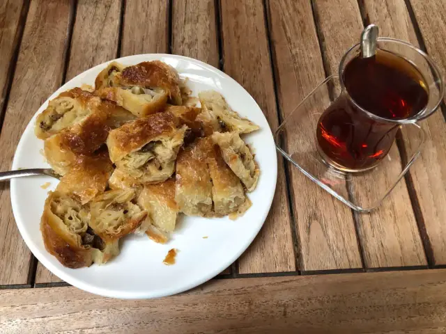 Tarihi Yeniköy Börekçisi'nin yemek ve ambiyans fotoğrafları 10