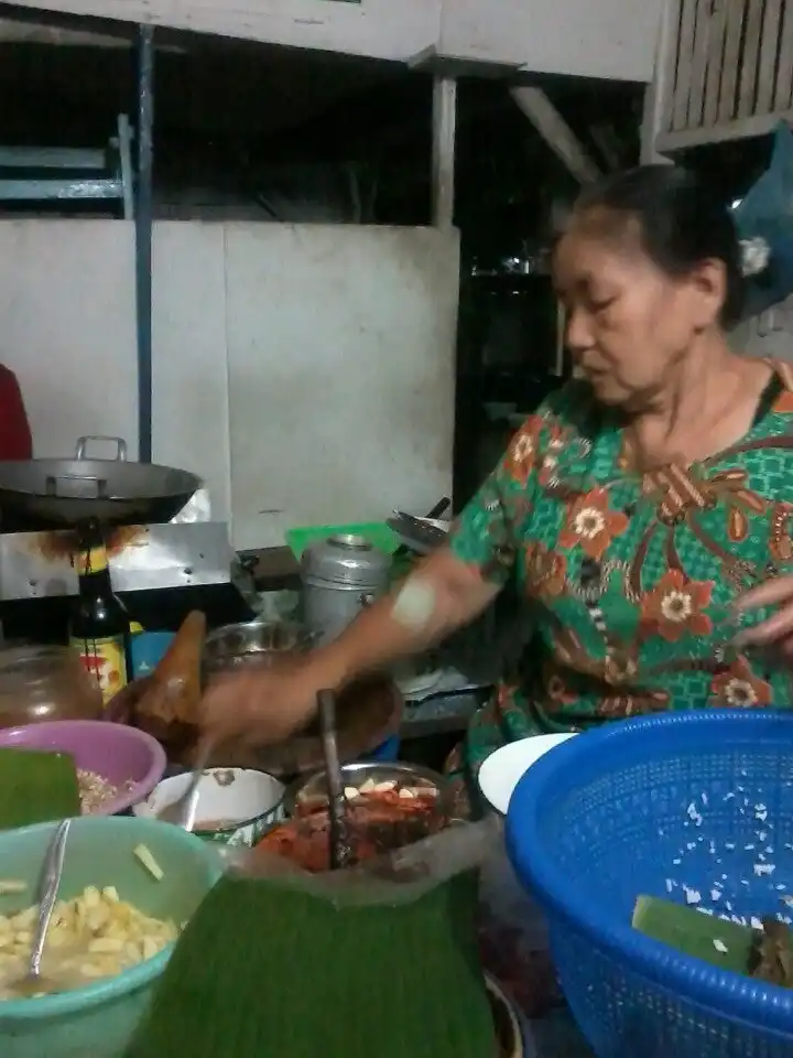 Warung Nasi Tahu Telur & Tahu Lontong