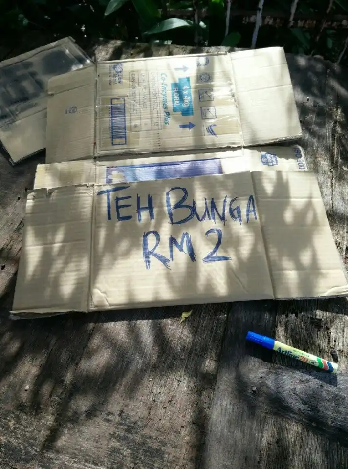 Teh bunga madu tepi jalan