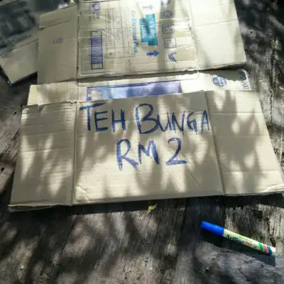 Teh bunga madu tepi jalan