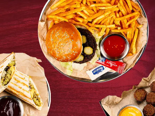 Seez Beez Falafel Wraps & Burgers'nin yemek ve ambiyans fotoğrafları 1