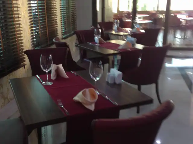 Four Season Restaurant - Vivaldi Hotel'nin yemek ve ambiyans fotoğrafları 2