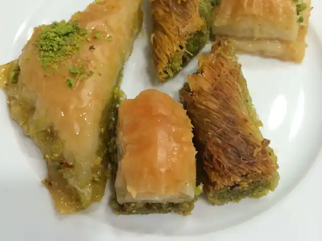 Emiroğlu Baklava & Börek & Dondurma'nin yemek ve ambiyans fotoğrafları 15