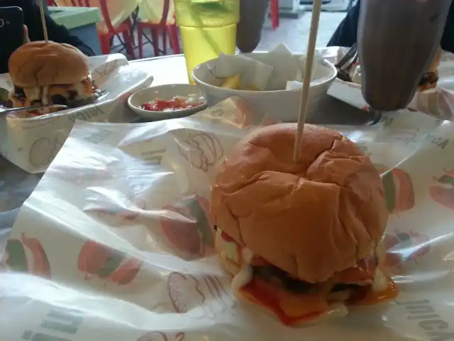 Deen Burger Bakar Uptown Banting Food Photo 6