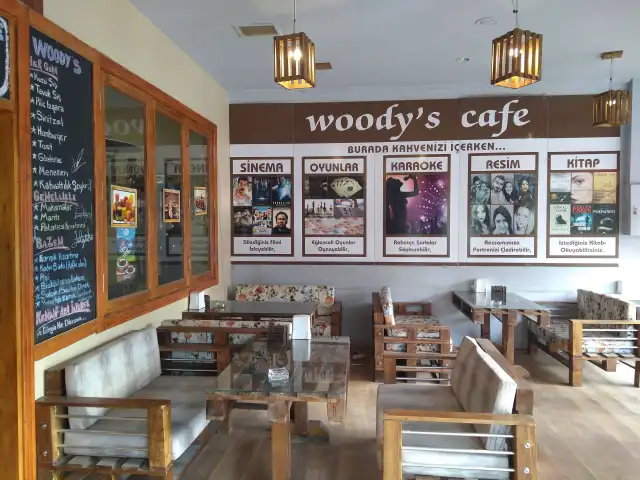 Woody's Book & Coffee'nin yemek ve ambiyans fotoğrafları 4