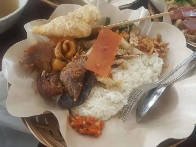 Gambar Makanan Warung Babi Guling Bu Made 14