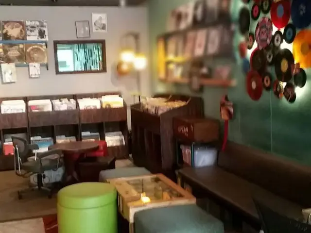 Treskul Records & Cafe Food Photo 5