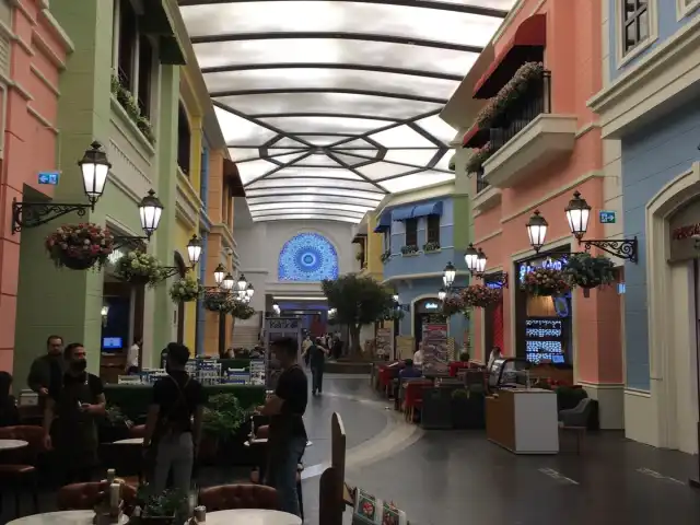 Emarr Square Mall Çiçek Izgara'nin yemek ve ambiyans fotoğrafları 1