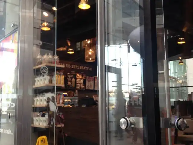 Emaar Starbucks'nin yemek ve ambiyans fotoğrafları 23