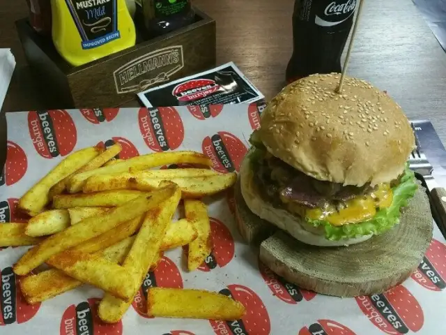 Beeves Burger'nin yemek ve ambiyans fotoğrafları 3