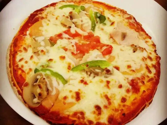Pizza Milano Food Photo 4